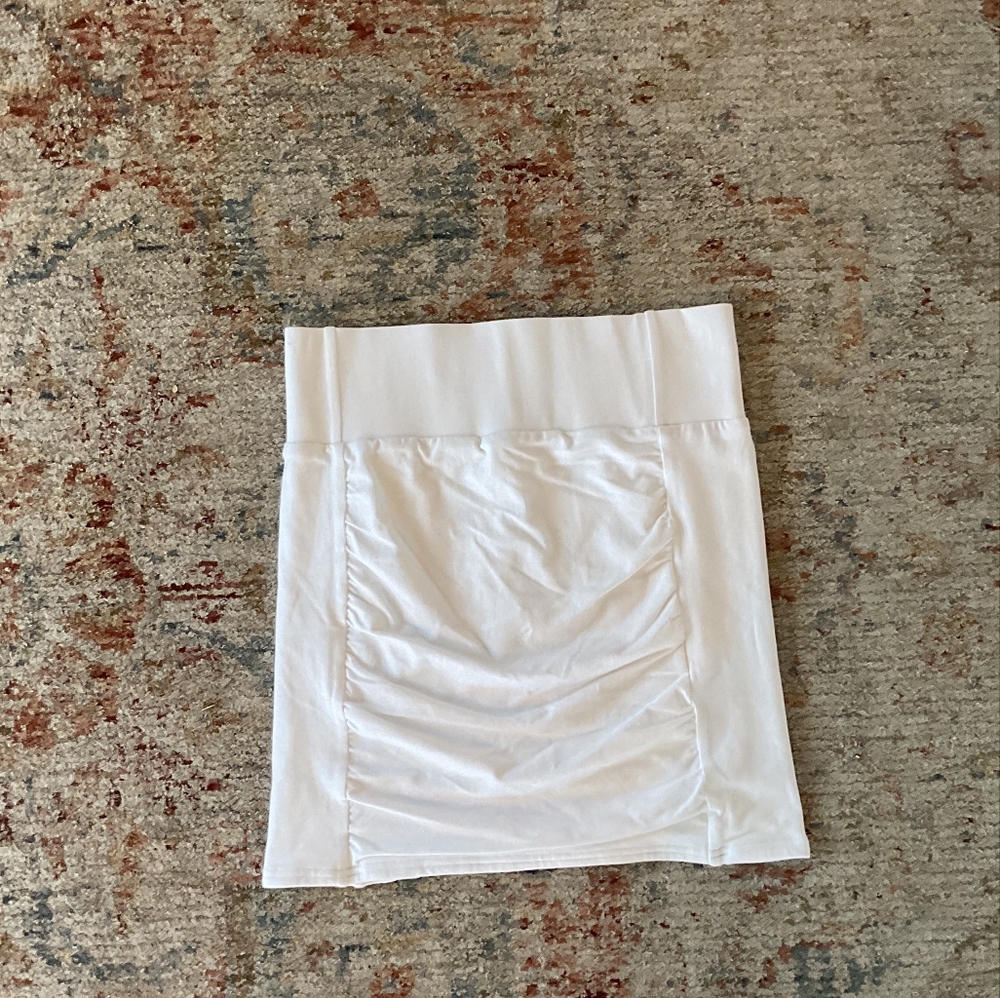 Simply Noelle White Short Scrunch Skirt